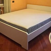 Struttura letto e materasso Ikea