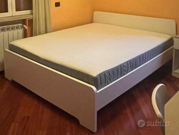 Struttura letto e materasso Ikea