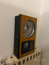 Orologio a pendolo antico a meccanismo , vintage