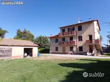 Soluzione immobiliare TRE appartamenti e annessi