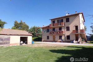 Soluzione immobiliare TRE appartamenti e annessi