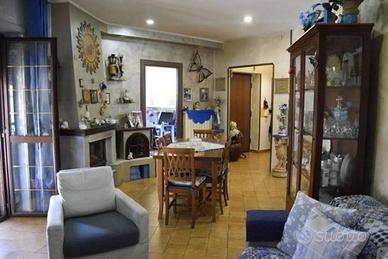 Appartamento di 110 m² con più di 5 locali e box a