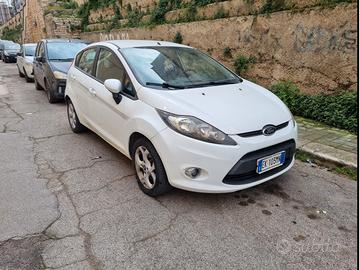 Ford Fiesta serie 6 bianca
