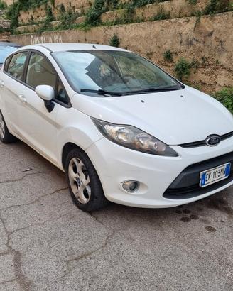 Ford Fiesta serie 6 bianca