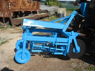 Attrezzo agricolo cava patate