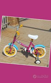 Bicicletta da bambina con rotelle 