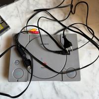 PlayStation 1 Sony + 4 giochi e 2 joystick