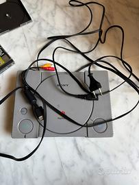 PlayStation 1 Sony + 4 giochi e 2 joystick