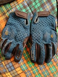 Due paia di Guanti ion scrub Small