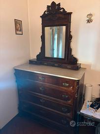 Mobile con specchio e cassetti del 1840