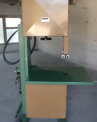 Sega a nastro con spaccalegna mod.600 Comap 