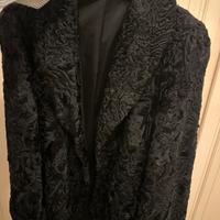 Cappotto lungo in vera pelliccia di Astrakan nero