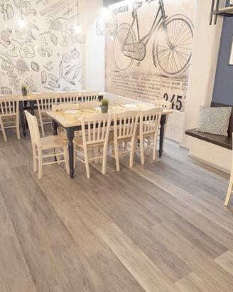 Pavimento in legno per salone elegante