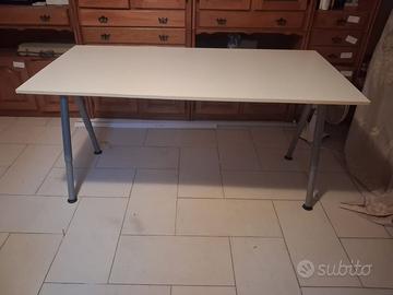 Scrivania IKEA GALANT