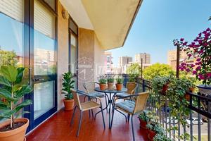 Trilocale con Terrazzo e Garage in zona servita