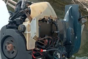 Fuoribordo Evinrude E-Tec 90 cv per ricambi