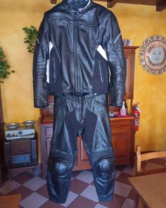 Giacca e pantaloni moto Dainese