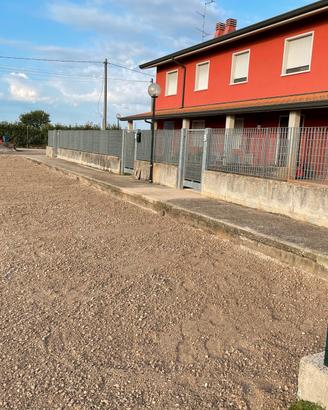 Con giardino e terrazzo in campagna