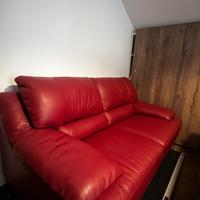 Divano  in pelle di Natuzzi . Pelle rosso cardinal