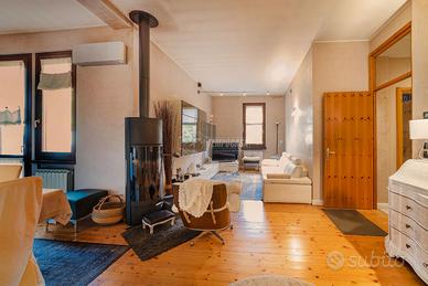 PORZIONE DI BILFAMILIARE CON INGRESSO INDIPENDENTE