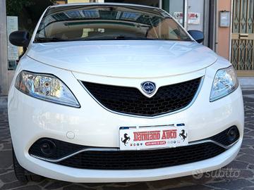 Lancia Ypsilon 1.2 69 CV 5P Gold UCONNECT Blue&Me