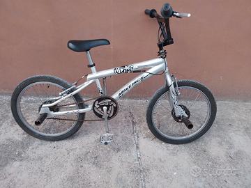 Bicicletta BMX freestyle con sterzo 360°