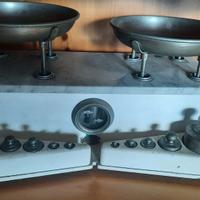 bilancia a due piatti vintage anni 30
