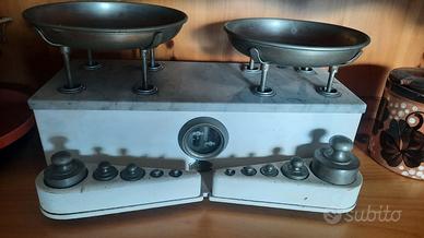 bilancia a due piatti vintage anni 30