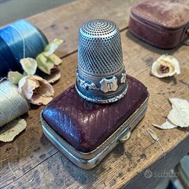 Antico ditale argento massiccio con scrigno