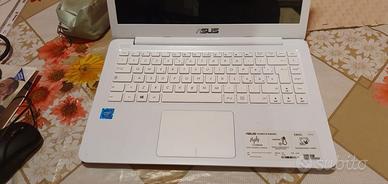 Notebook Asus E402S