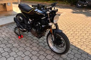 Husqvarna Svartpilen 401