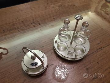 Elegante set per olio e aceto con porta sale