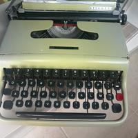 Macchina da scrivere olivetti