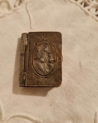 antico portarosario in metallo  a libro