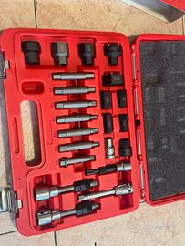 Attrezzatura per smontaggio puleggia alternatore