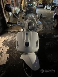 Vespa 300 gts