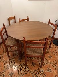 Tavolo rotondo in legno