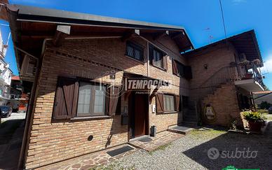 CASA INDIPENDENTE IN CONTESTO DI CORTE