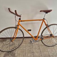 Bici scatto fisso completamente restaurata