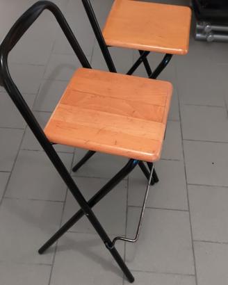 Coppia di sgabelli alti in acciaio nero e legno 