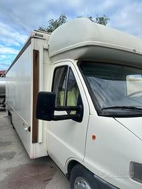 Furgone attrezzato per pizzeria food truck