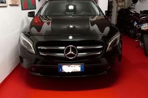 MERCEDES  GLA 200 4 MATIC