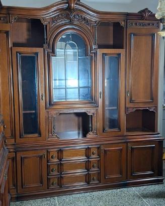 Sala con vetrinetta