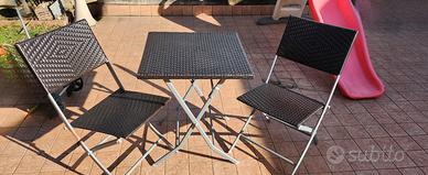 Tavolino più 2 sedie