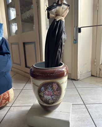 Vaso trasformato a portaombrelli base in legno