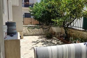 Casa a Torre Canne con cortile /posto auto