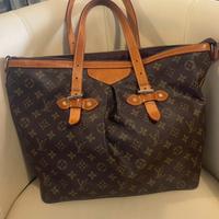 La borsa non è originale.