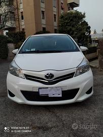  TOYOTA YARIS 1000 5 porte bianca.  
