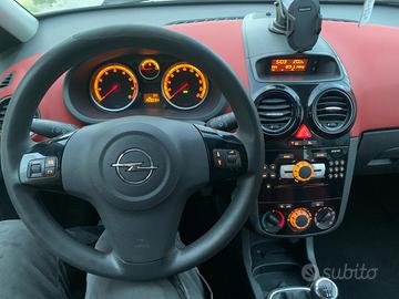 Opel corsa 1.2 gpl e benzina