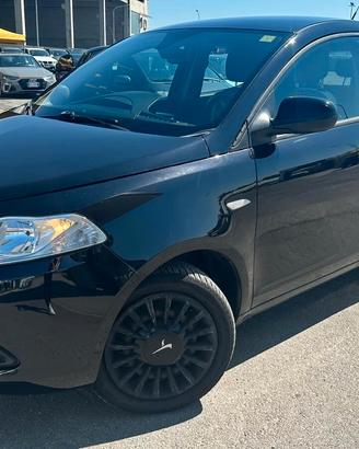 Lancia Ypsilon 1.2 69 CV 5 porte S&S Silver KM CER